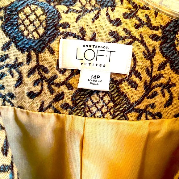 Ann Taylor LOFT PETITES Blazer. UNIQUE DESIGN; fully lined - Picture 4 of 6